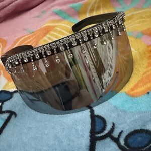 Elegant Silver and Black Women's Visor